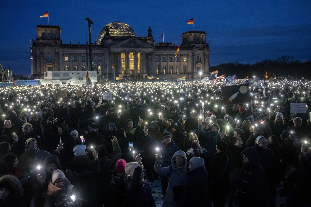 Μετά την Γερμανία και στην Αυστρία μεγάλες διαδηλώσεις κατά της ακροδεξιάς (Videos)