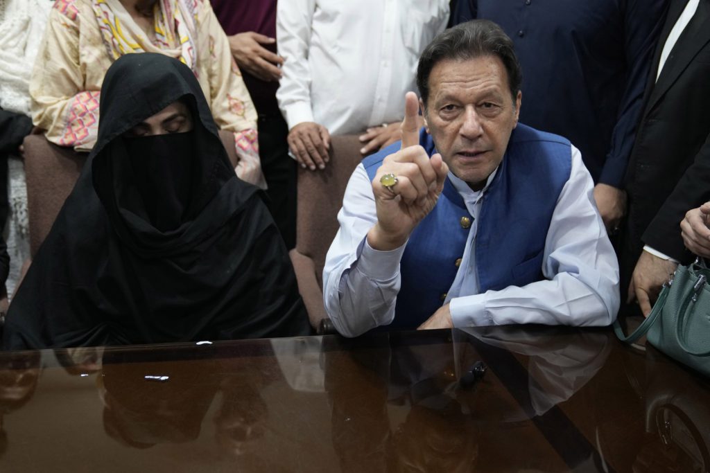 Πακιστάν: Ποινή κάθειρξης 14 ετών στον πρώην πρωθυπουργό Ιμράν Χαν και τη σύζυγό του για διαφθορά