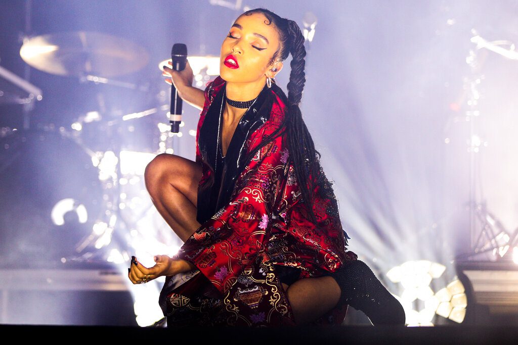 FKA Twigs: Λογοκρίθηκε η διαφήμιση για Calvin Klein – Η απάντηση της τραγουδίστριας