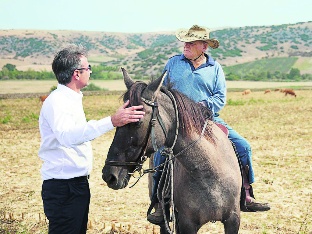 Ο Μητσοτάκης απέναντι στο τέρας (του)