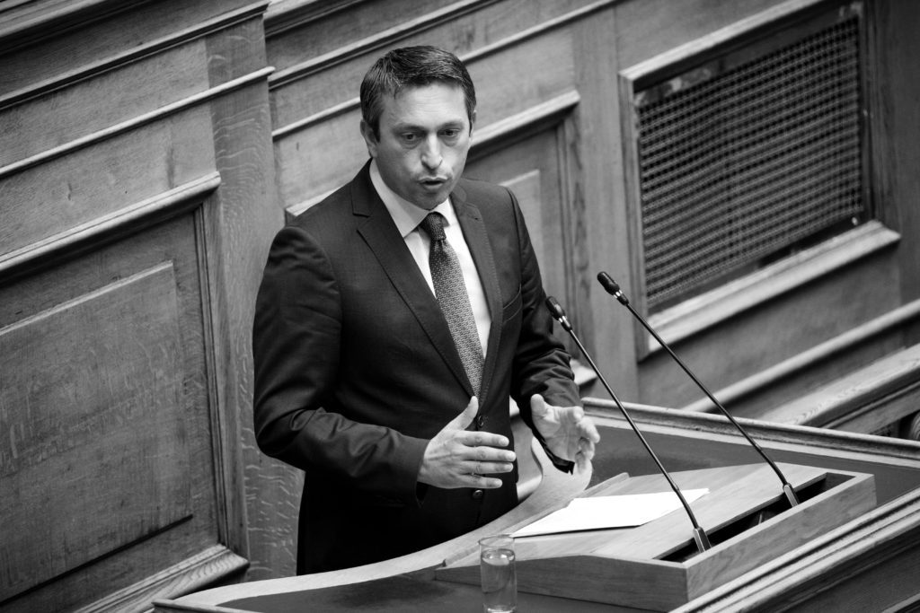 Πολάκης: Συστηματικός ψεύτης και κακοπληρωτής ο κ. Μαντάς – Πιστός στην «ομερτά» ο Κυριάκος Μητσοτάκης