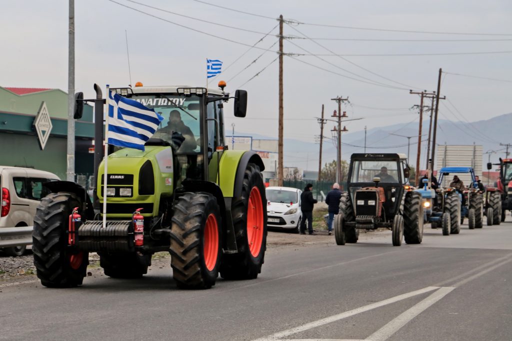 Αγρότες: Βγάζουν τα τρακτέρ στους δρόμους για την κοροϊδία με τις επιδοτήσεις
