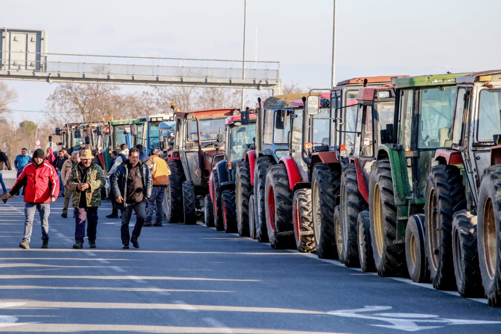 Αγρότες: Κλιμακώνουν τις κινητοποιήσεις –  Νέες συγκεντρώσεις στη Θεσσαλία και τη Μακεδονία