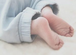 Θήβα: Τραγωδία με 18 μηνών μωρό, μεταφέρθηκε νεκρό στο νοσοκομείο (Video)