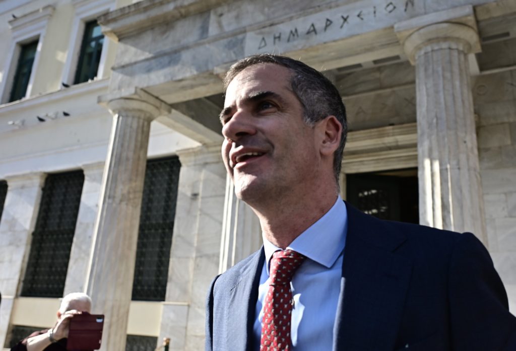 Πολιτικός μετανάστης στο Χάρβαρντ ο Κώστας Μπακογιάννης – Θα παραιτηθεί από τον Δήμο Αθηναίων;