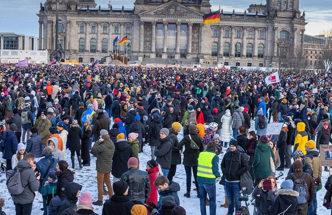 Γερμανία: Πάνω από 100.000 διαδηλωτές σε εκατό πόλεις ενάντια στο ακροδεξιό AfD