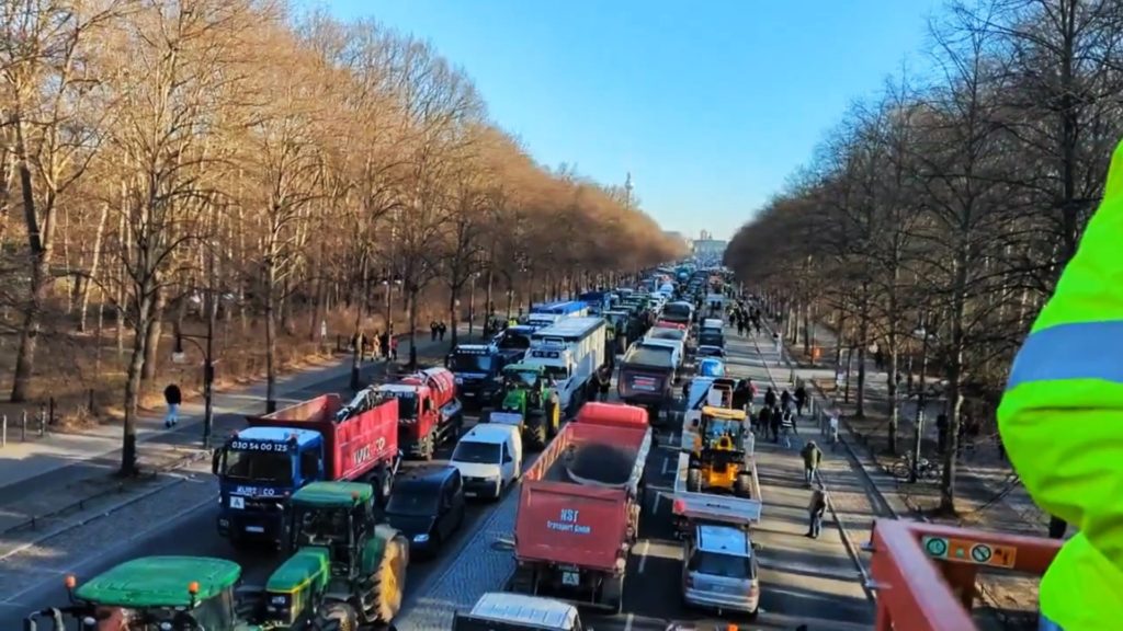 Σε κλοιό κινητοποιήσεων η Γερμανία – Στους δρόμους αγρότες και μηχανοδηγοί τρένων