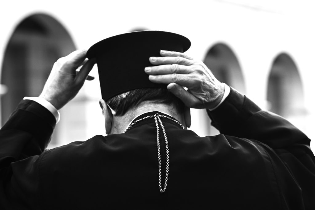 Φρίκη στα Ιωάννινα: Ιερέας βίαζε επί επτά χρόνια 14χρονο κορίτσι