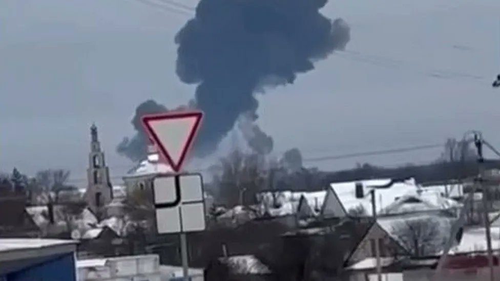 Ρωσία: Συνετρίβη στρατιωτικό αεροσκάφος που μετέφερε 65 Ουκρανούς αιχμαλώτους – Η στιγμή της πτώσης