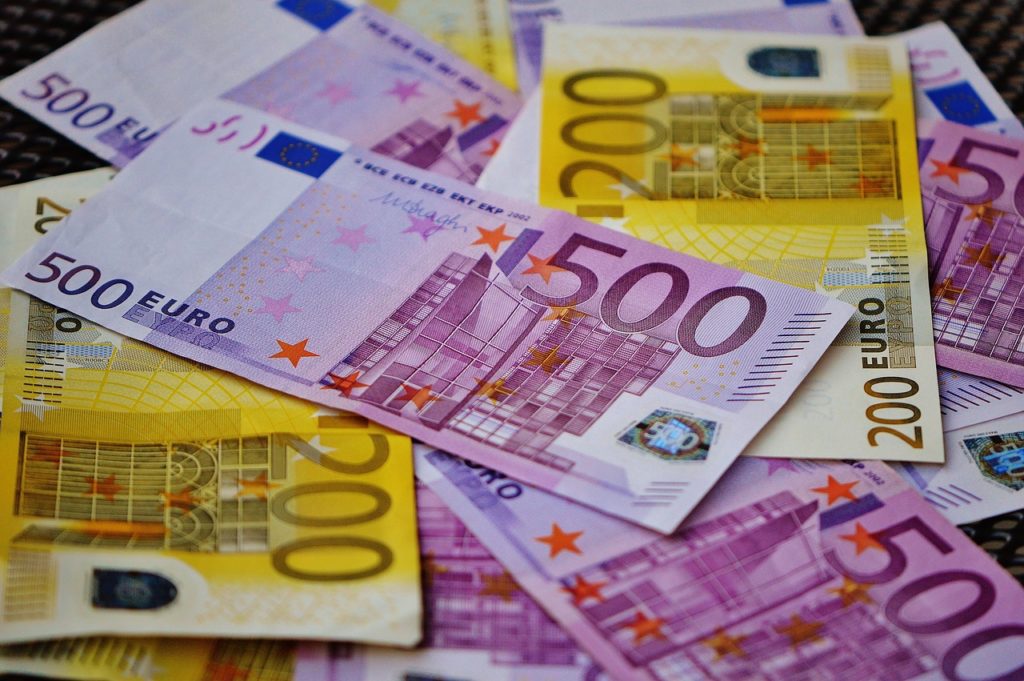 10.000 ευρώ, το ανώτατο όριο για πληρωμές σε μετρητά στην Ευρωπαϊκή Ένωση