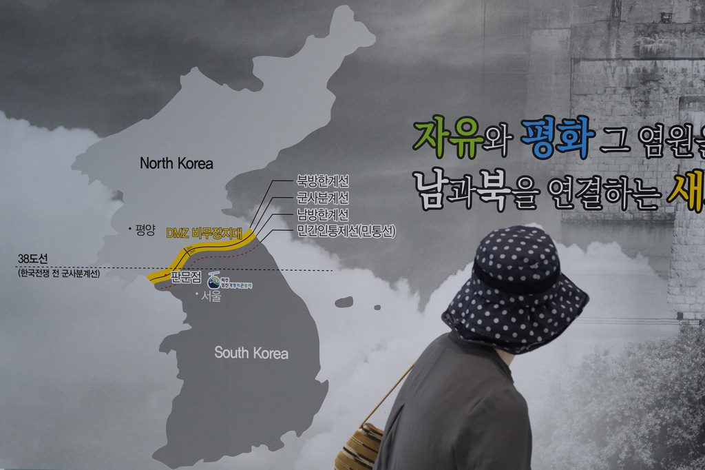 Βόρεια Κορέα: Ο Κιμ Γιονγκ Ουν σε επίδειξη εκτόξευσης πυραύλων κρουζ ενώ οξύνεται η ένταση με τη Νότια Κορέα