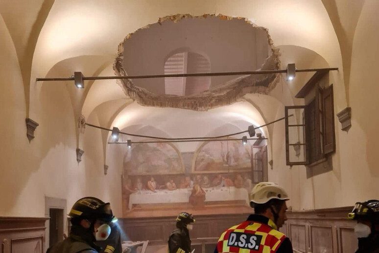Ιταλία: Δεκάδες τραυματίες σε γαμήλιο πάρτι όταν «τρύπησε» το πάτωμα και βρέθηκαν στο κενό (Video)