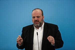 Άριστος στη δημιουργία ελλειμμάτων