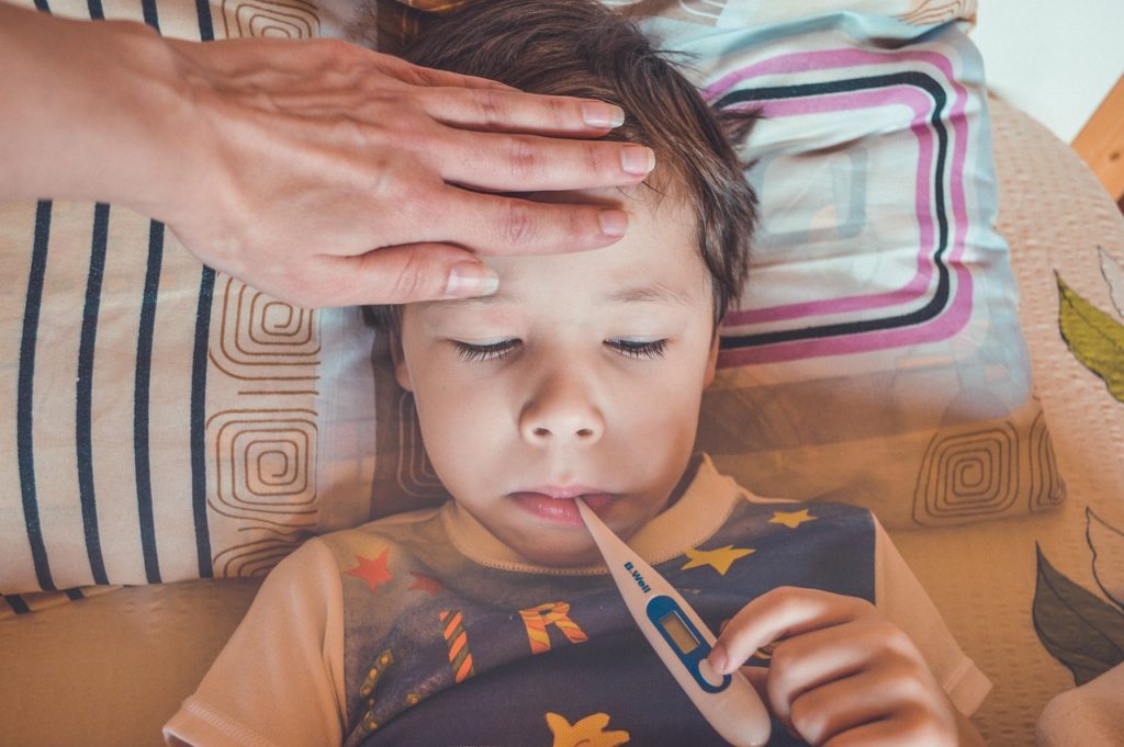 Ποιες λοιμώξεις προσβάλλουν κυρίως τα παιδιά φέτος – Τι πρέπει να προσέχουν οι γονείς