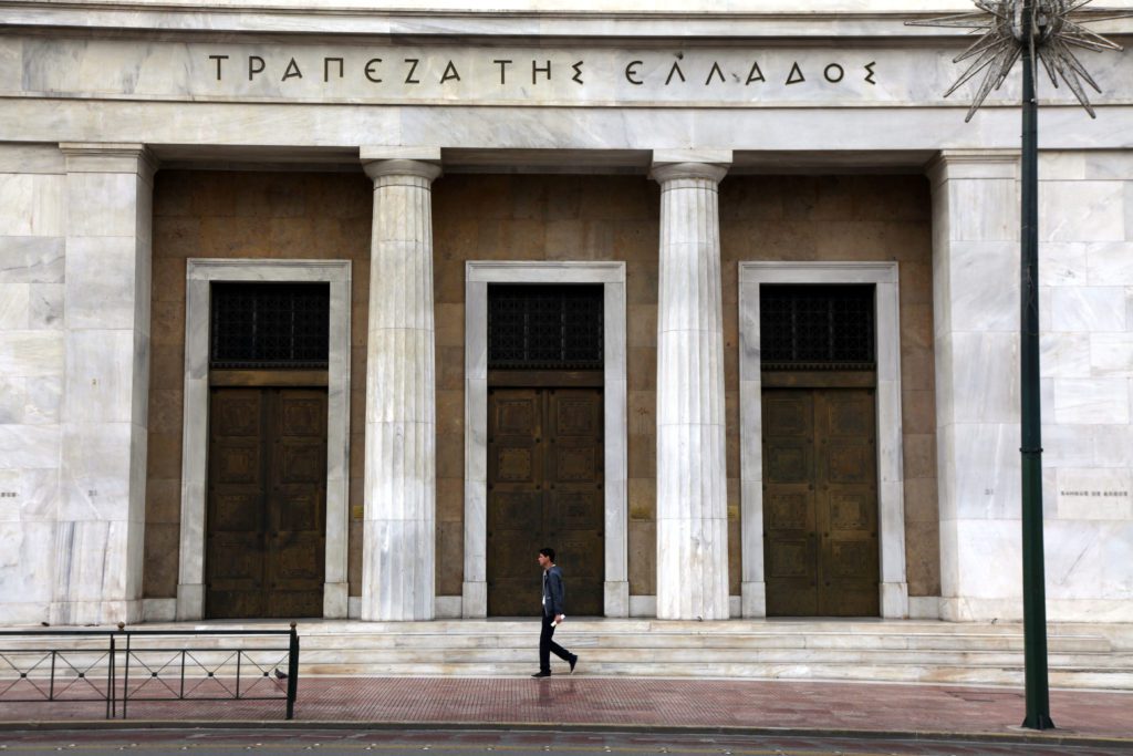 Συνέχεια στο ακαταδίωκτο των τραπεζιτών με τροπολογία-κόλπο της κυβέρνησης – Σε ρόλο εισαγγελέα η ΤτΕ