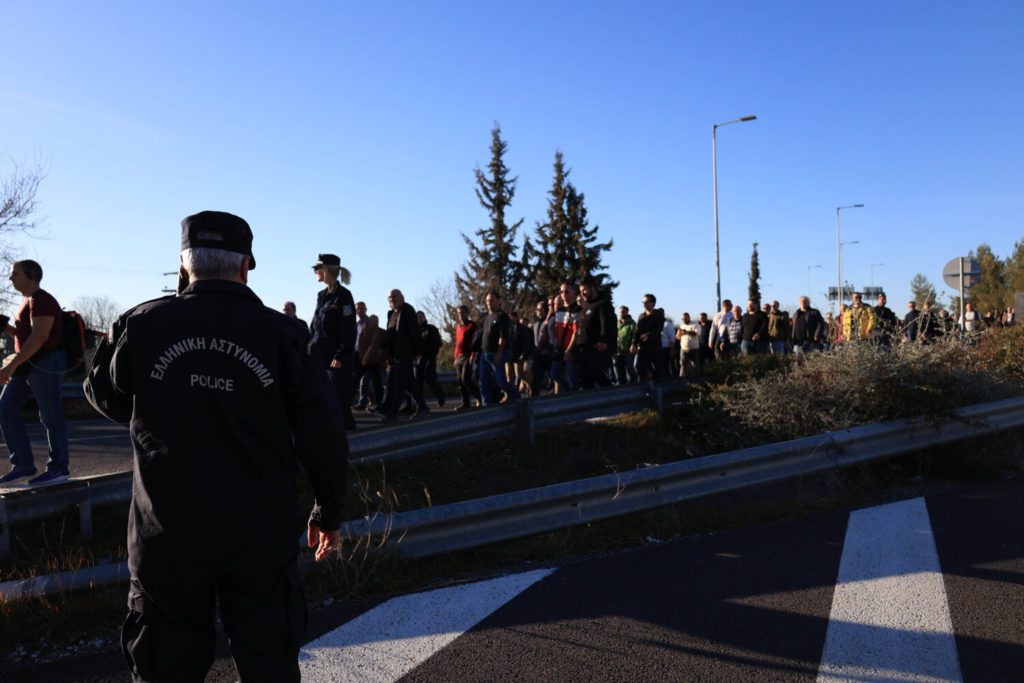 Μπλόκο των αγροτών στον ΠΑΘΕ μετά την σύσκεψη – «Αν δε δικαιωθούμε θα γίνει Κιλελέρ» (Video)