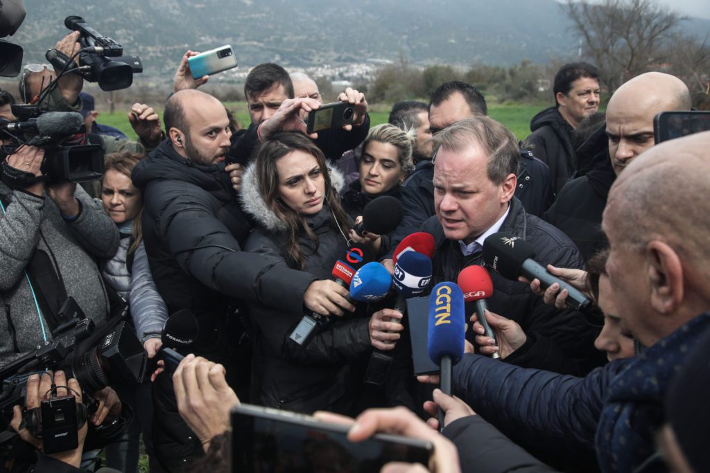 Έγκλημα Τέμπη: Συγγενείς καλούν τον Καραμανλή στη Λάρισα – «Έστω και την τελευταία στιγμή να απολογηθείτε»