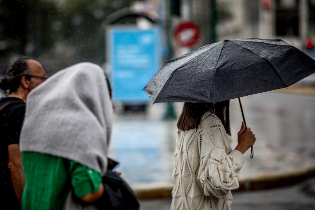 Καιρός: Διήμερο με βροχές, χιόνια και θυελλώδεις ανέμους – Πού αναμένονται έντονα φαινόμενα