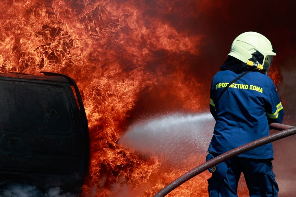 Συναγερμός στη Θεσσαλονίκη: Φωτιά σε μάντρα με ανακυκλώσιμα κοντά στο Καλοχώρι