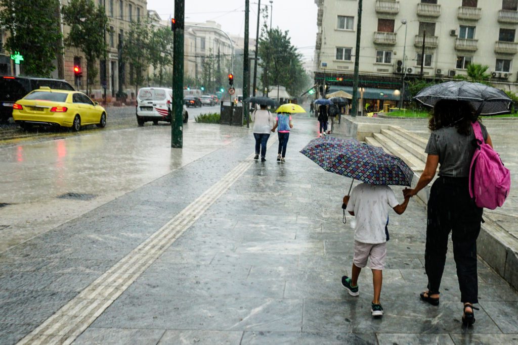 Καιρός: Νέα δεδομένα για το Σαββατοκύριακο – Τι… έρχεται από την Ιταλία (Video)