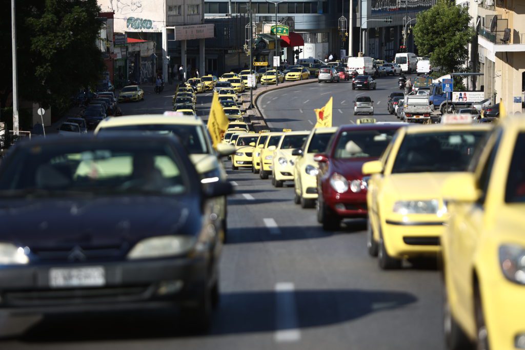 Απεργία: «Χειρόφρενο» σηκώνουν τα ταξί – Έκτακτες κυκλοφοριακές ρυθμίσεις στην Αθήνα