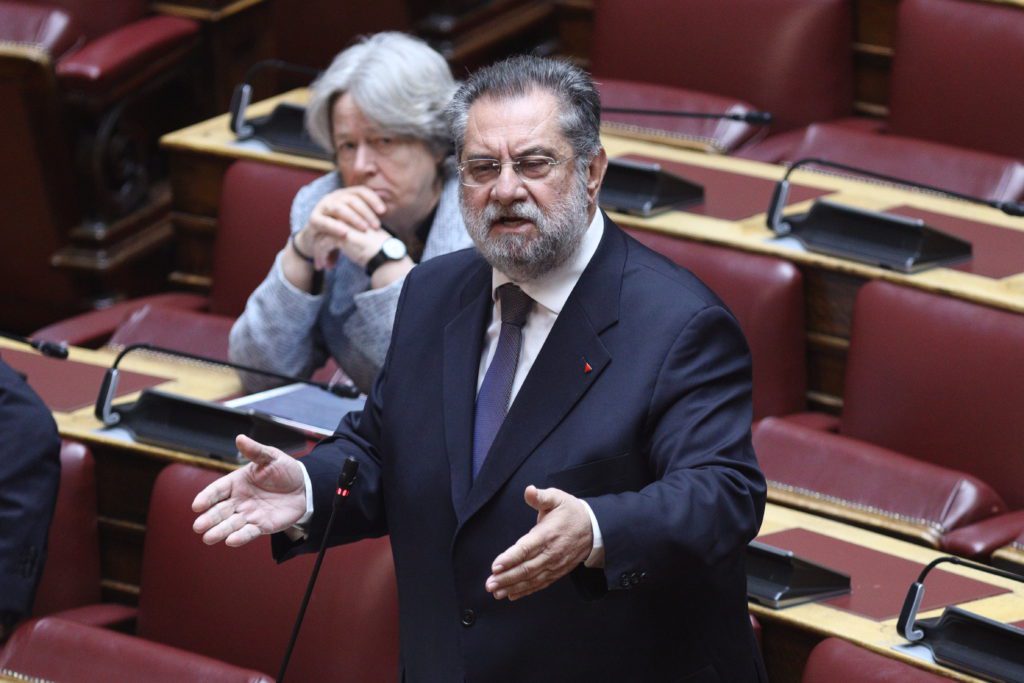 Παναγιωτόπουλος στο documentonews: Με τις απολύσεις των 4.000 εργαζομένων, η κυβέρνηση παραλύει το ΕΣΥ