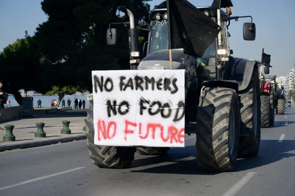 Αγρότες: Από τους κολίγους πάλι στους λίγους…