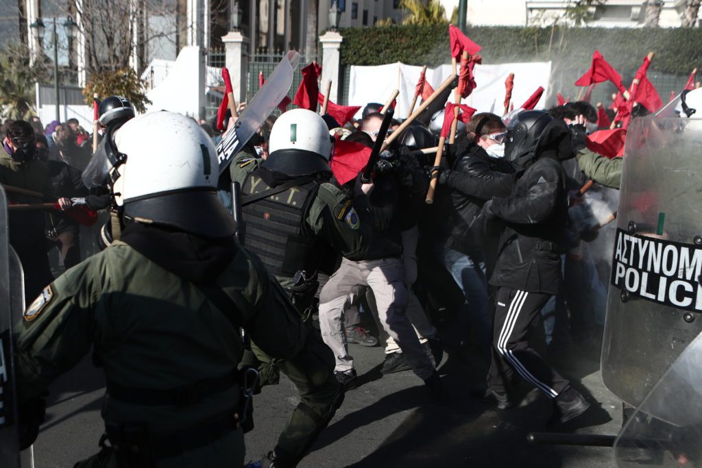 Ιδιωτικά πανεπιστήμια: Προκλητική στάση της Ασφάλειας μέσα στο νοσοκομείο καταγγέλλει μητέρα τραυματία φοιτητή