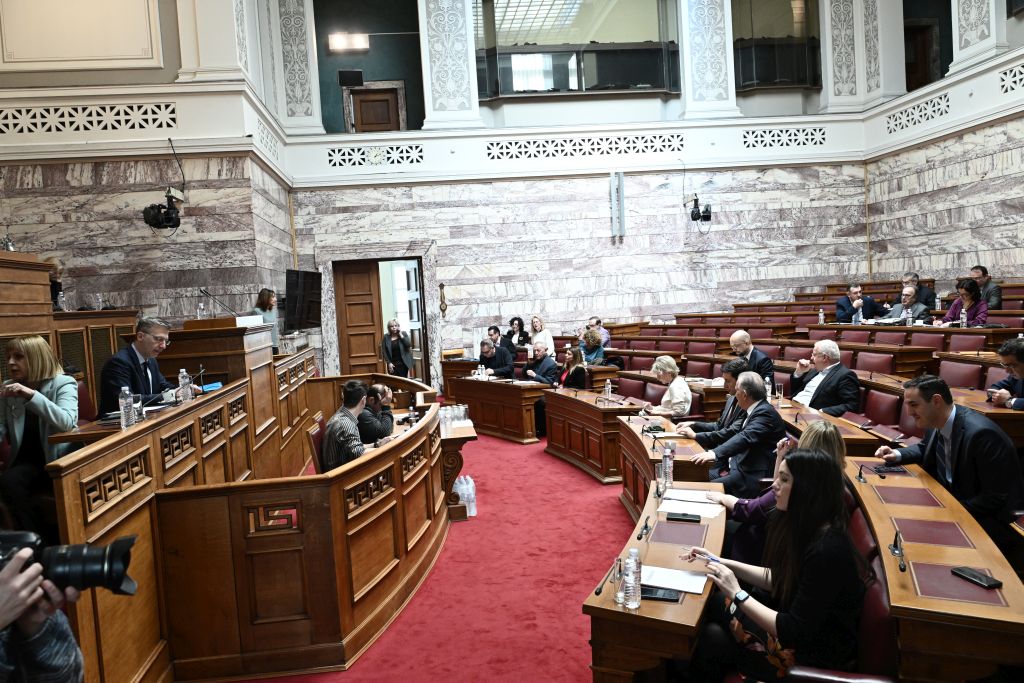 Γάμος ομοφύλων: Ακροδεξιά και ΚΚΕ στυλώνουν τα πόδια στη Βουλή