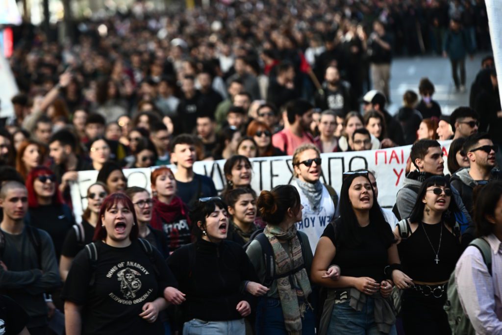 Έδωσαν την απάντηση τους: «Βούλιαξε» η Αθήνα από τη μεγαλειώδη διαδήλωση φοιτητών ενάντια στα ιδιωτικά πανεπιστήμια (Photos – Videos)