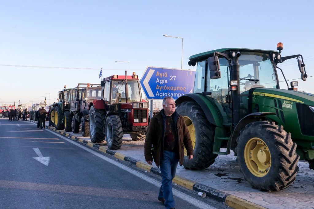 Μαξίμου: Εμπαιγμός και χοντρό παρασκήνιο για τη συνάντηση Μητσοτάκη με αγρότες