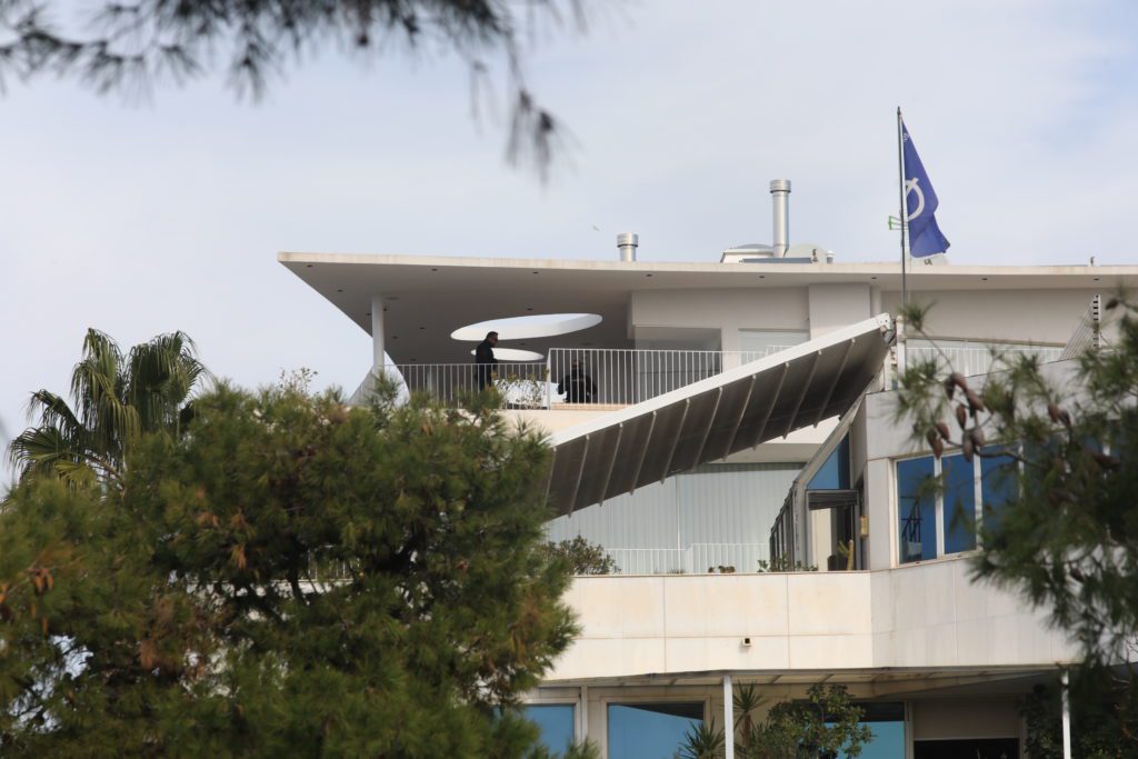 Μακελειό – Γλυφάδα: Δήλωση της οικογένειας Καρνέση μετά την επίθεση: «Να αποφεύγεται κάθε συσχέτιση με οποιαδήποτε άλλη υπόθεση»