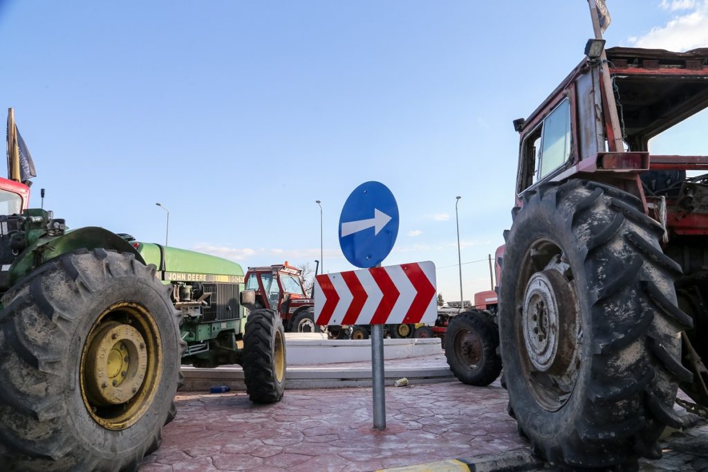 Βόλος: Σκηνές στην πόλη έστησαν οι αγρότες του Πηλίου – Απαιτούν πλήρεις αποζημιώσεις για τις περσινές κακοκαιρίες