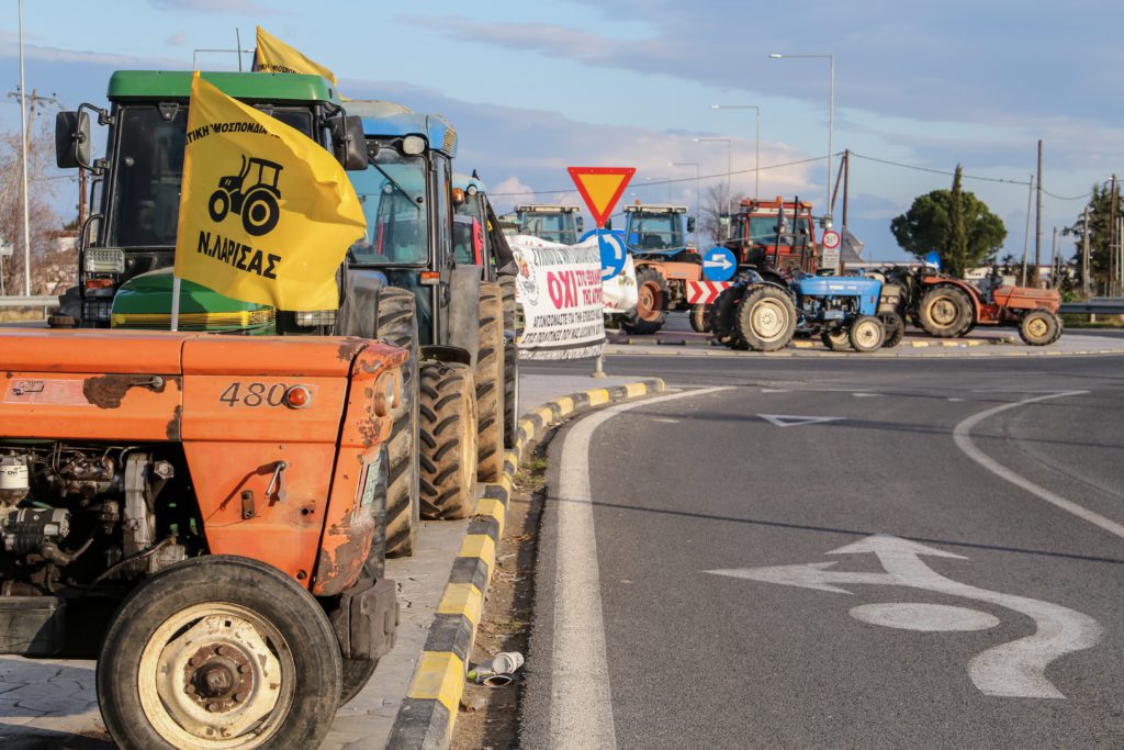 Αγρότες: Κρίσιμη πανελλαδική σύσκεψη στη Νίκαια Λάρισας – «Ζεσταίνουν» τα τρακτέρ για την Αθήνα