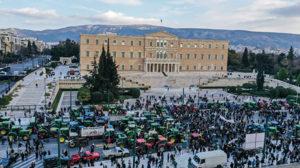 Αγρότες: Αναχωρούν από το Σύνταγμα – Οι επόμενες κινήσεις μετά το δυναμικό συλλαλητήριο