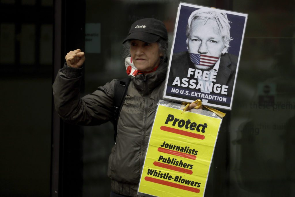 Τζούλιαν Ασάνζ: Ύστατη προσπάθεια για αποφυγή της έκδοσής του στις ΗΠΑ – Σε κίνδυνο η ελευθερία των ΜΜΕ