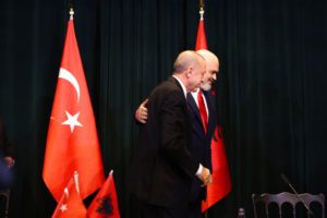 Ράμα &#8211; Ερντογάν υπέγραψαν πρωτόκολλο συνεργασίας μεταξύ των κρατικών καναλιών
