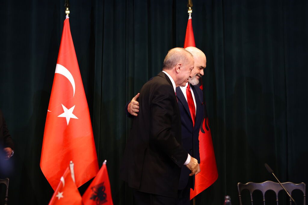 Ράμα – Ερντογάν υπέγραψαν πρωτόκολλο συνεργασίας μεταξύ των κρατικών καναλιών