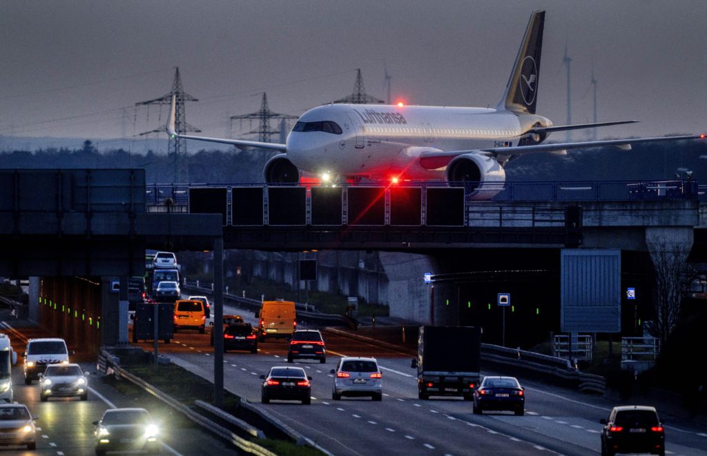 Γερμανία: Απεργούν 25.000 εργαζόμενοι σε 11 αεροδρόμια – Τι διεκδικούν