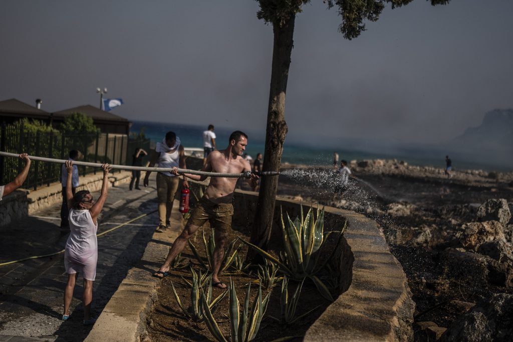 Αποκλειστικό: ΕΔΕ με «οσμή» συγκάλυψης ευθυνών από την Πυροσβεστική για τις πυρκαγιές στη Ρόδο