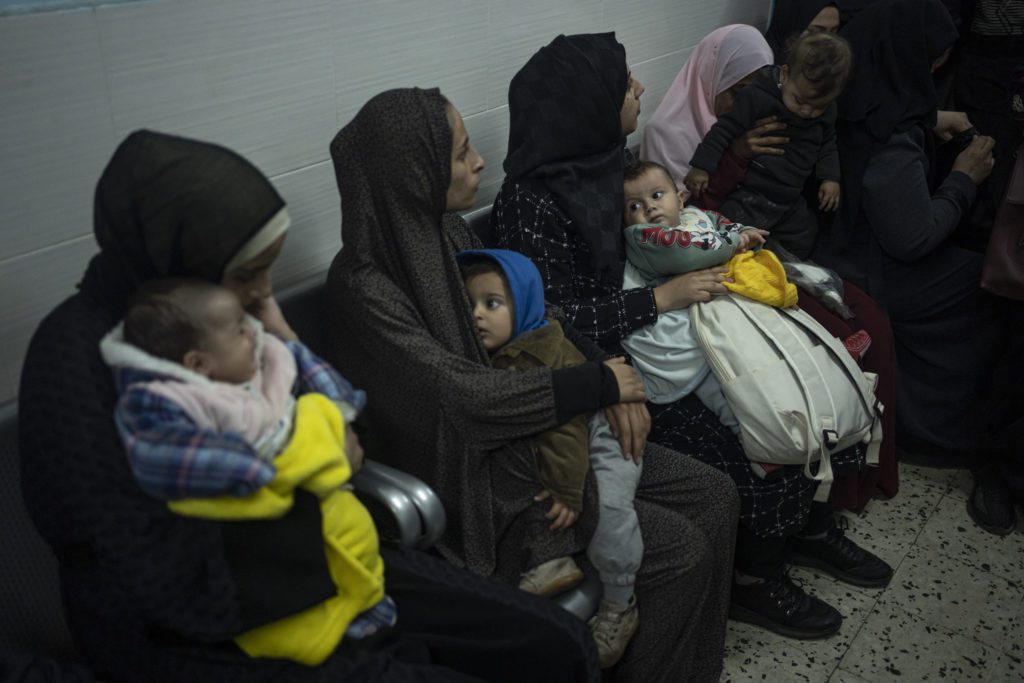 Ανθρωπιστικό δράμα στη Γάζα: Άρρωστα 9 στα 10 παιδιά – «Πόσο μπορεί να αντέξει ένας άνθρωπος;»