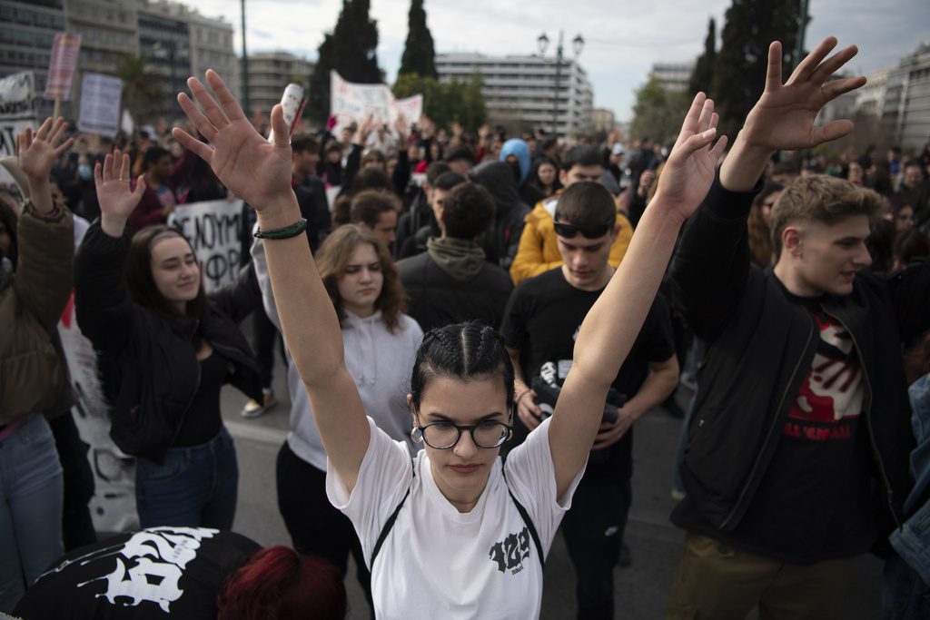 Μετά την «παράκαμψη» του Συντάγματος για τα ΑΕΙ αρχίζει τεράστιος κατήφορος