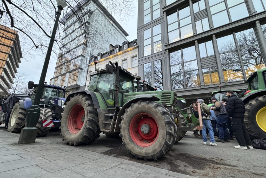 Σύνοδος Κορυφής στην ΕΕ με «απόβαση» των αγροτών στις Βρυξέλλες