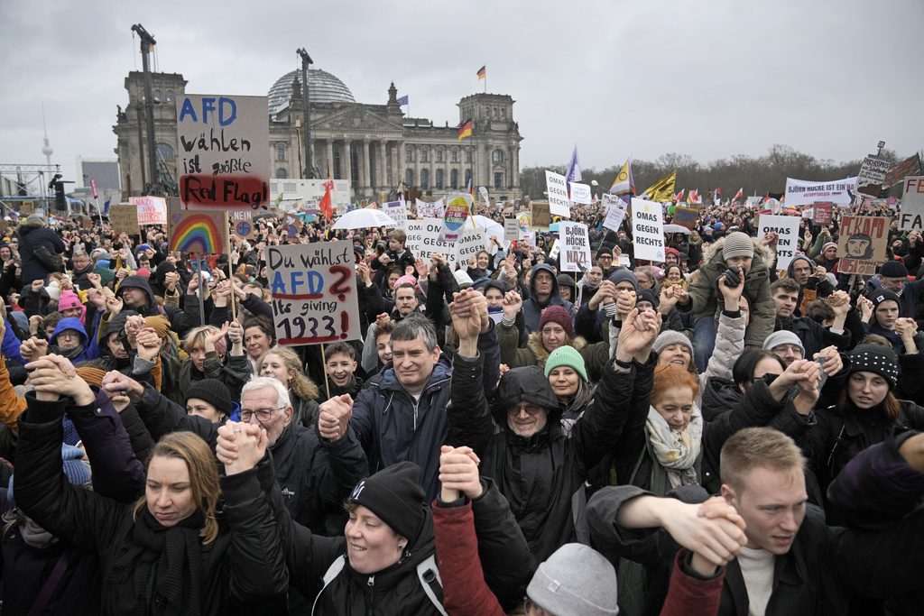 Γερμανία: Χιλιάδες άνθρωποι διαδήλωσαν κατά της ακροδεξιάς
