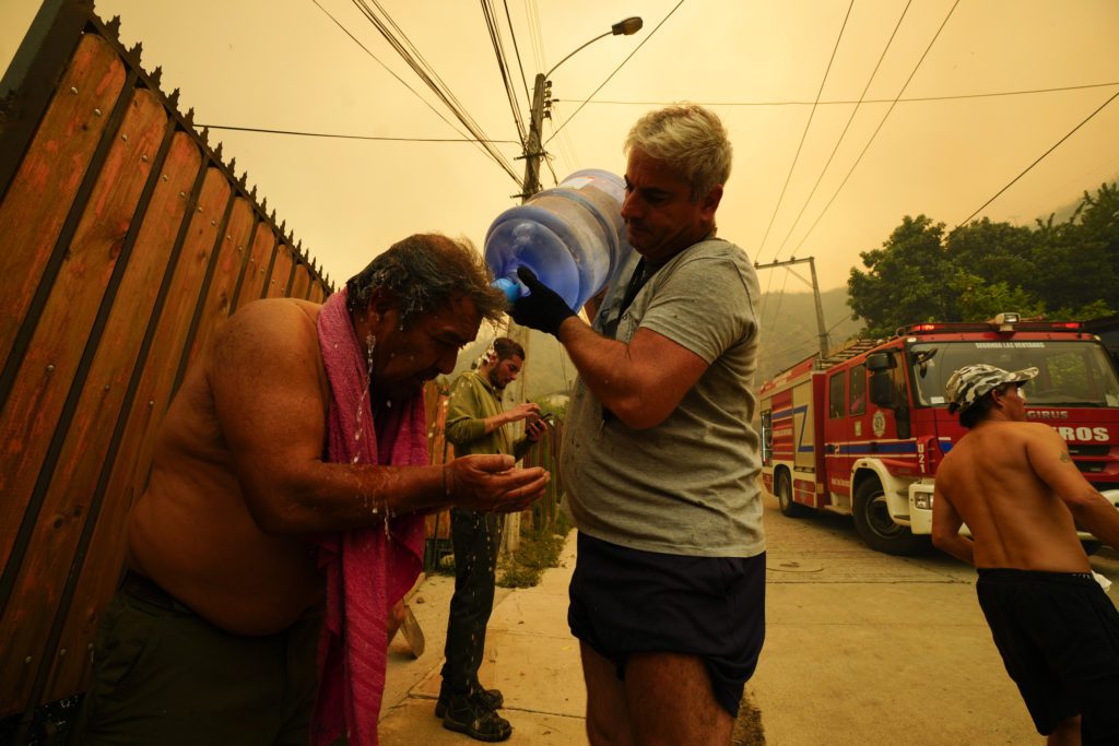 Πύρινος εφιάλτης στη Χιλή: Στους 112 οι νεκροί από τις φωτιές (Video)