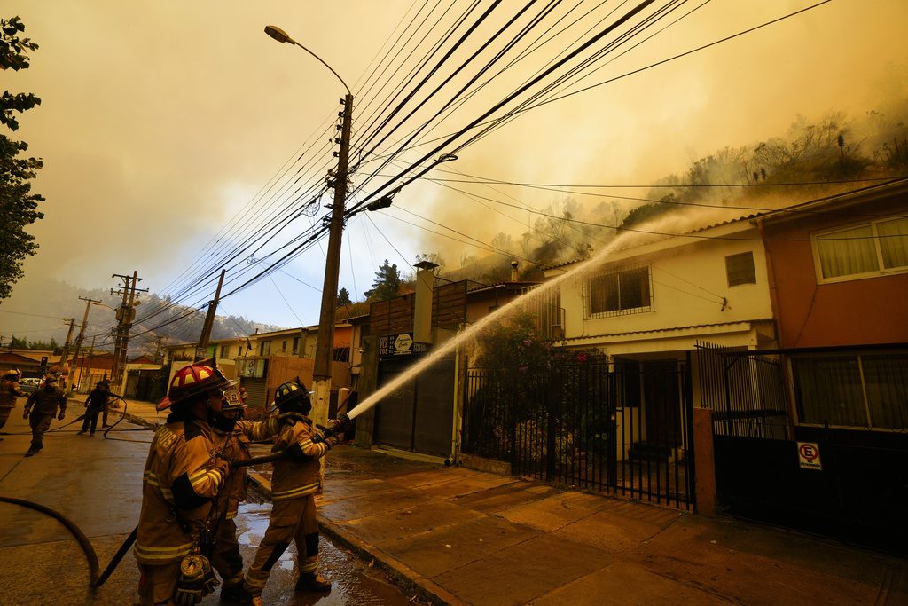 Χιλή: Στους 99 ανήλθαν οι νεκροί στις δασικές πυρκαγιές