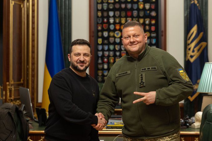 Ουκρανία: Ο Ζελένσκι καρατόμησε τον αρχηγό των ενόπλων δυνάμεων Β. Ζαλούζνι