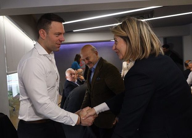 Συνάντηση Κασσελάκη με φορείς τουρισμού: «Χρειάζεται ένα ολοκληρωμένο, μακρόπνοο εθνικό σχέδιο»