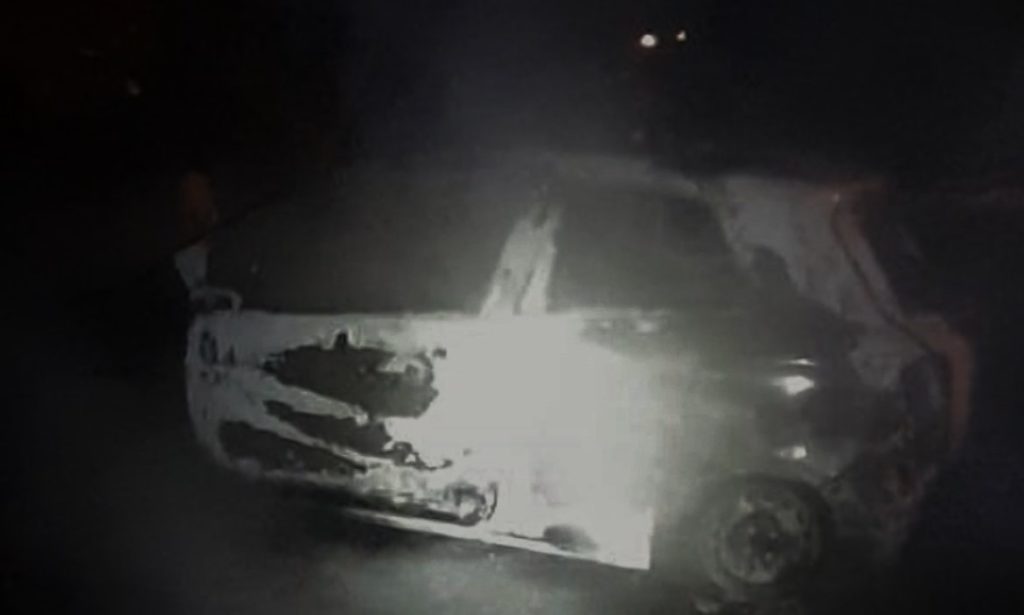 Συναγερμός στη Μάνδρα: Βρέθηκε απανθρακωμένη σορός άνδρα μέσα σε αυτοκίνητο