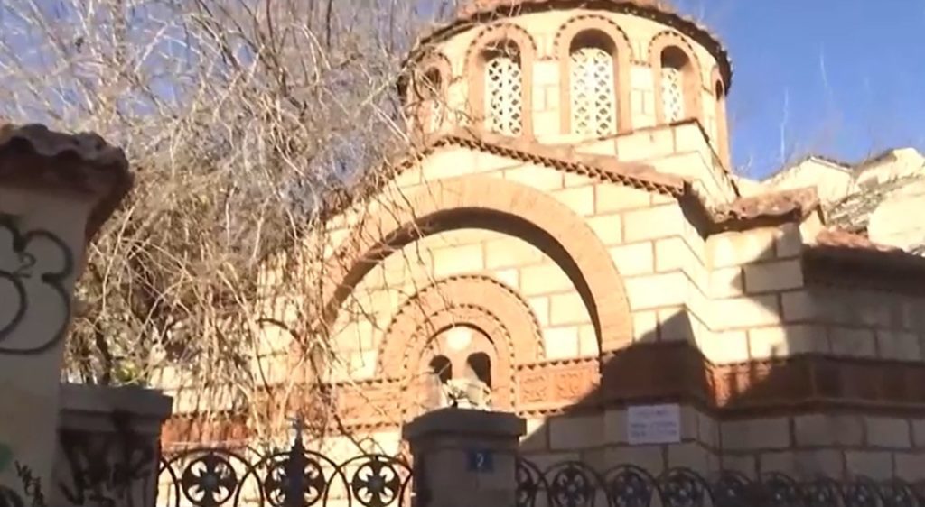 Πωλητήριο σε κεντρική… εκκλησία στου Ψυρρή; – «Ζαλίζει» η τιμή (Video)